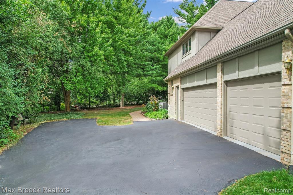 60 Kingsley Manor Drive, Bloomfield Hills, MI 48304 — Photo 60