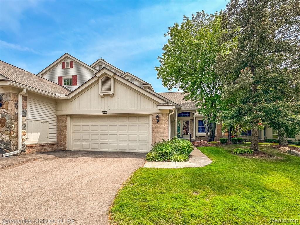 7569 Danbury Circle, West Bloomfield, MI — Photo 28