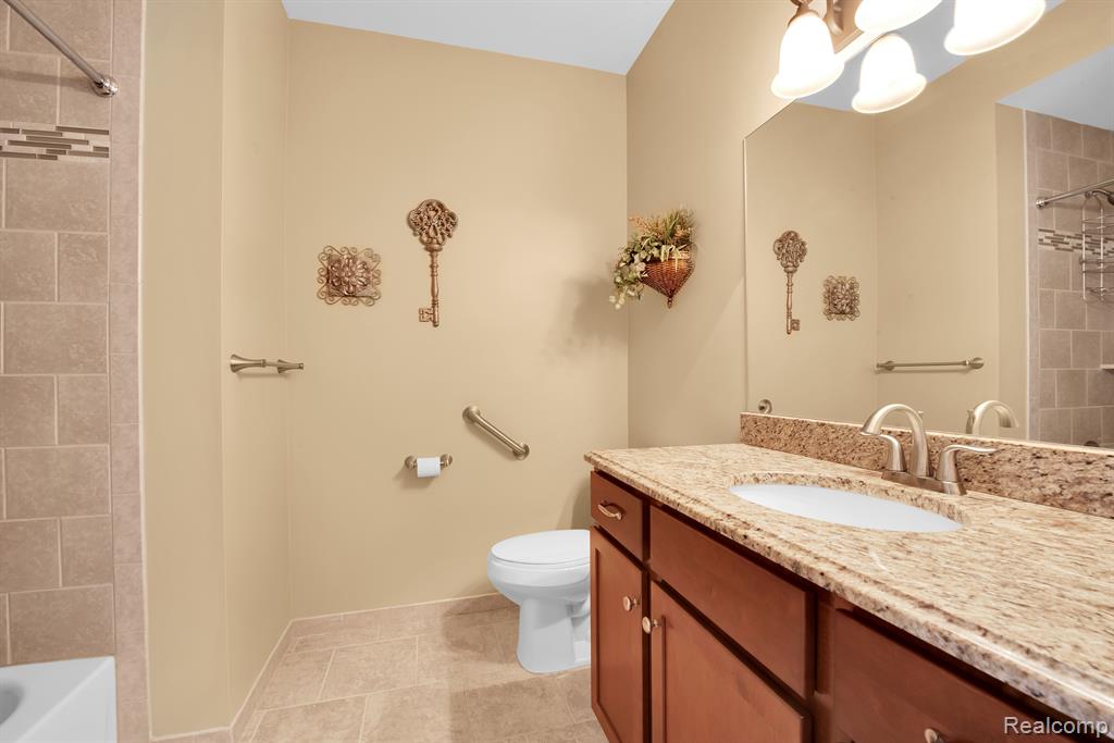 9549 KINGSWAY Circle, Clarkston, MI 48348 — Photo 17