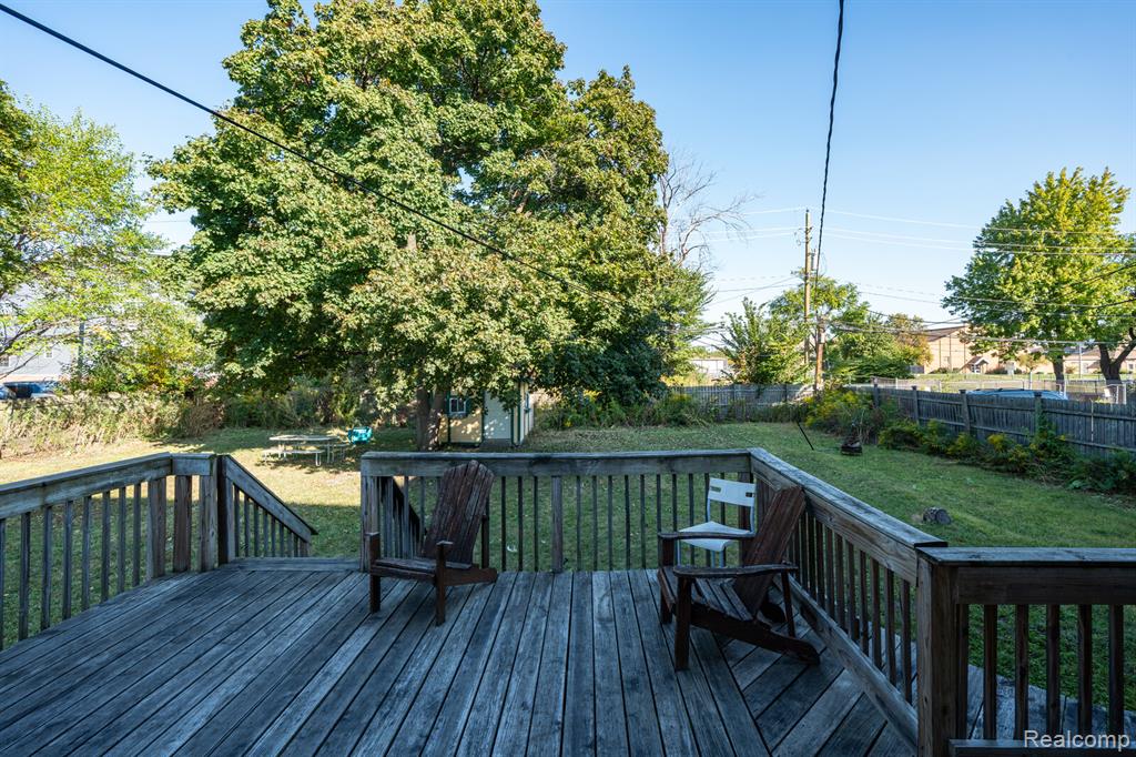 243 E Edsel Ford, Detroit, MI 48202 — Photo 44