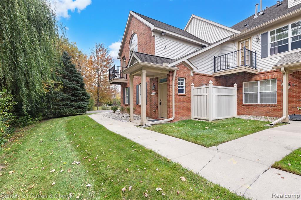 23046 WILLIAMSBURG Circle, Woodhaven, MI 48183 — Photo 18