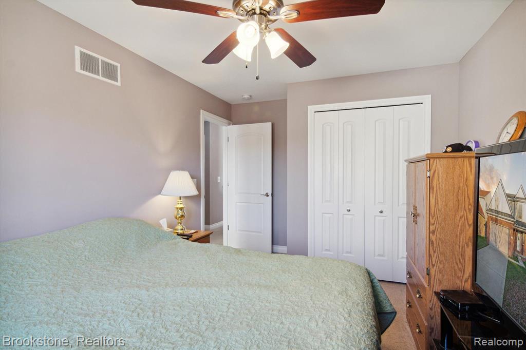 712 SUPERIOR Parkway, Westland, MI — Photo 25