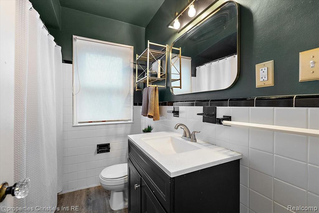 21553 Bournemouth Street, Harper Woods, MI 48225 — Photo 18