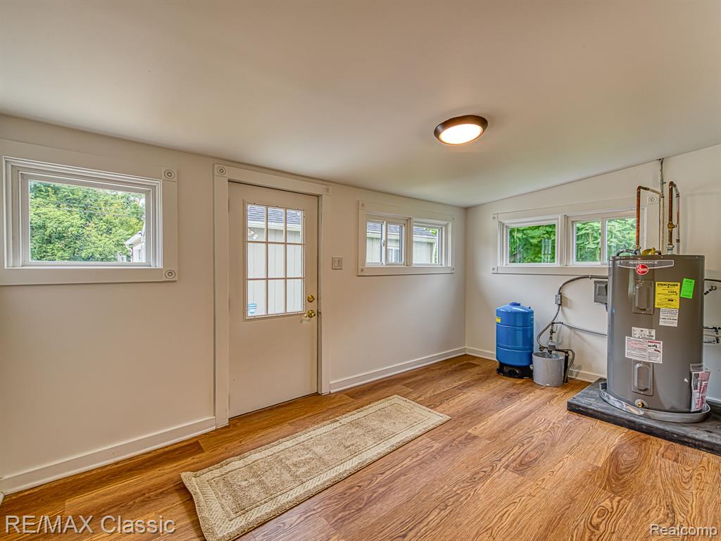 9509 Main Street, Whitmore Lake, MI 48189 — Photo 23