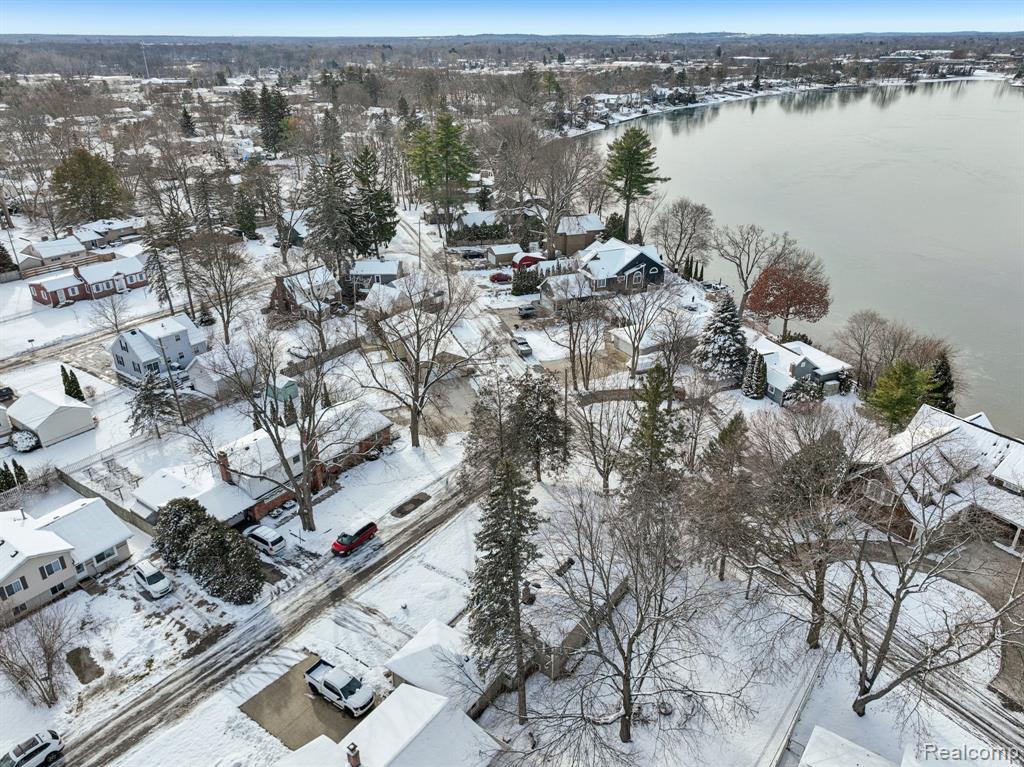 4049 S Shore Street, Waterford, MI 48328 — Photo 34