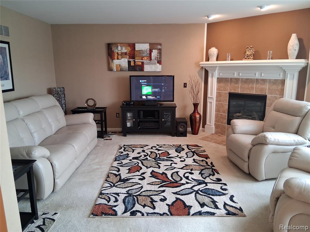 415 Lake Laura Drive, Pontiac, MI 48341 — Photo 17