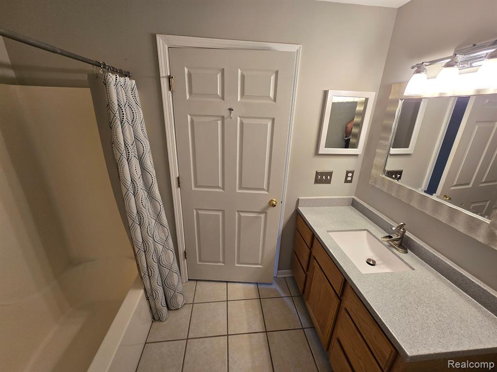 12516 Saint Andrews Way, 23, Fenton, MI 48430 — Photo 17