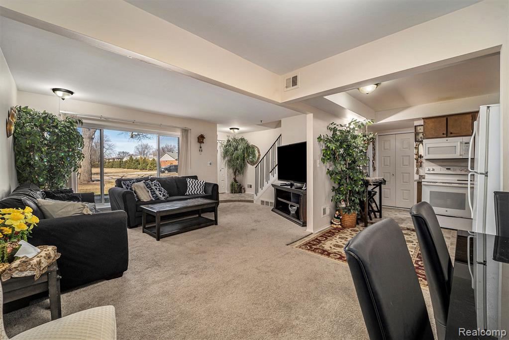 29972 CITY CENTER Drive, 3, Warren, MI 48093 — Photo 8