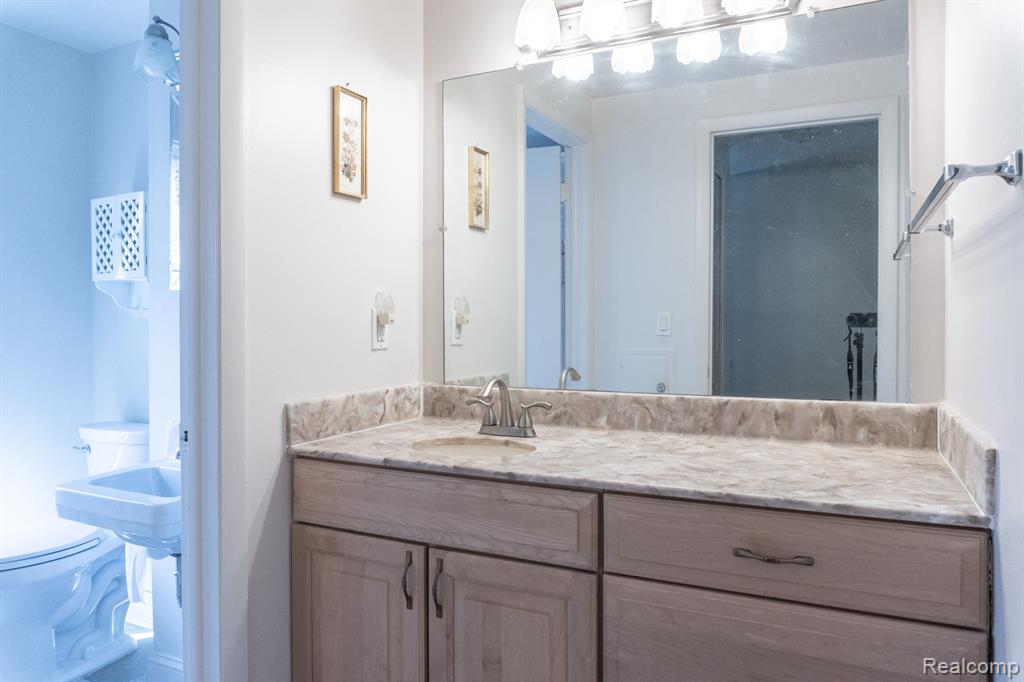 8362 LAKEVIEW Drive, Ypsilanti, MI 48198 — Photo 16