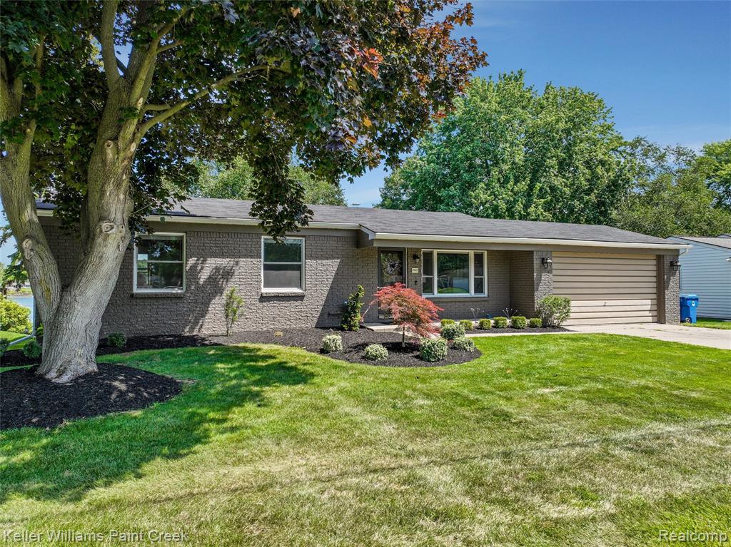 5842 Pleasant Drive, Waterford, MI 48329 — Photo 2