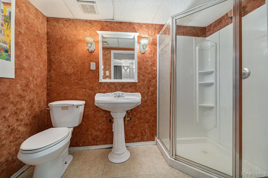 6075 N VERNON Street, Dearborn Heights, MI 48127 — Photo 32