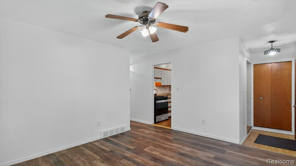 9405 Chamberlain Street, Romulus, MI 48174 — Photo 9