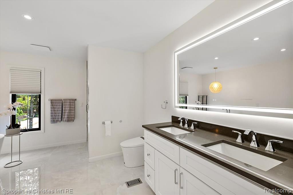 706 Great Oaks Drive, Bloomfield Hills, MI 48304 — Photo 52