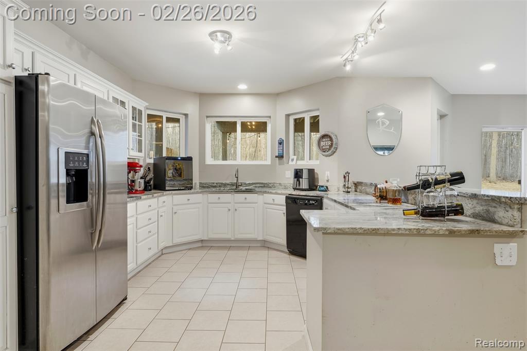 65690 North Avenue, Ray, MI, 00000