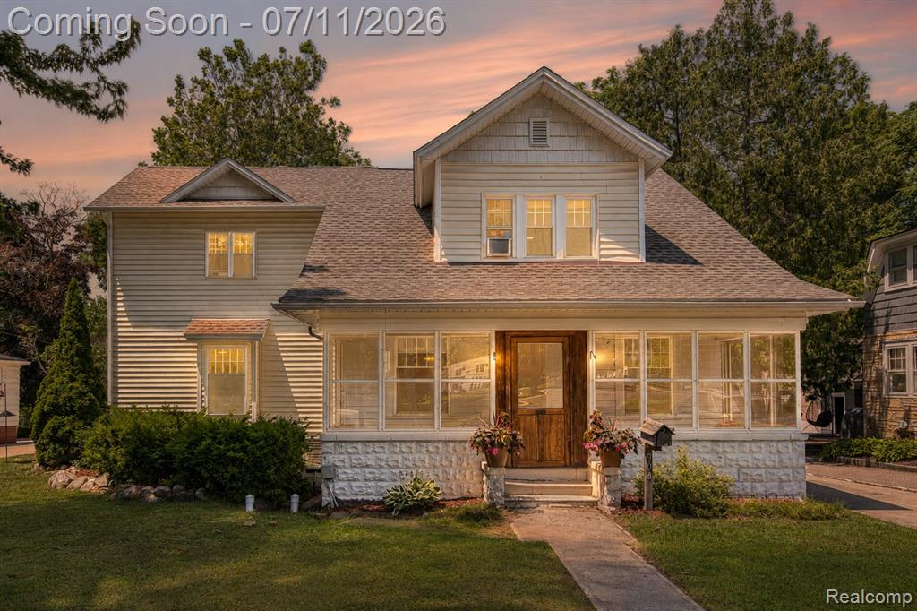 904 N Michigan Avenue, Howell, MI 48843 — front exterior