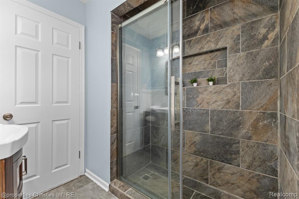 309 Sonia Avenue, Madison Heights, MI 48071 — Photo 18