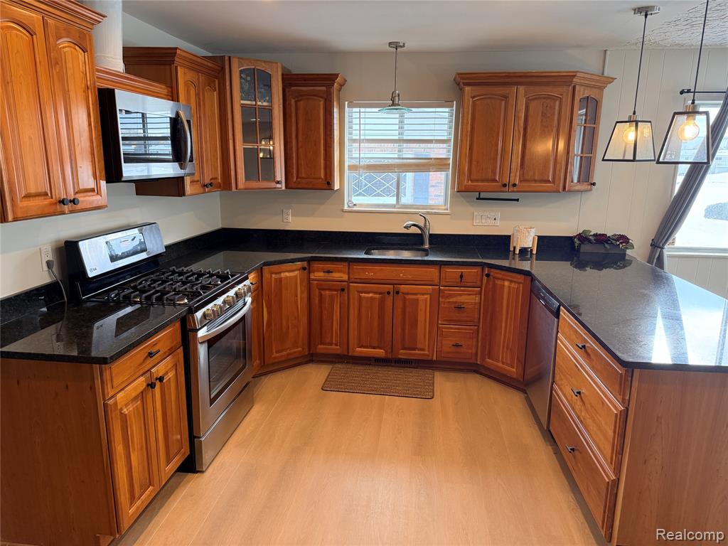 687 Sunnybeach Drive, White Lake, MI — Photo 12