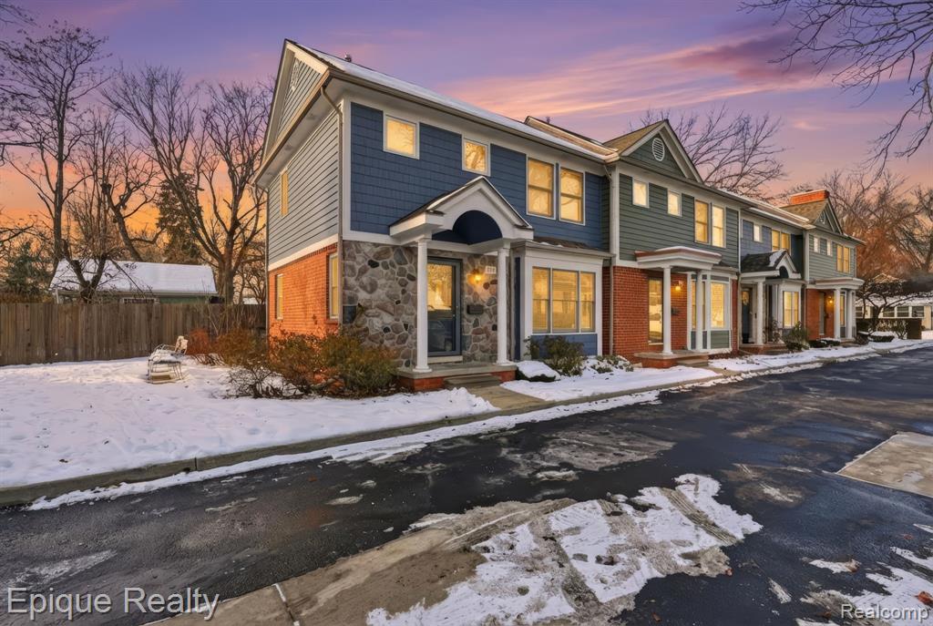 535 W Marshall Street, Fenton, MI 48220 — front exterior