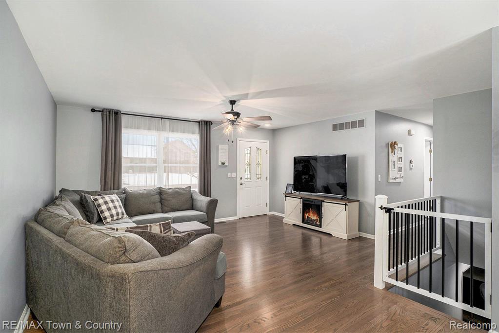 8131 FOX HOLLOW Road, Goodrich Vlg, MI — Photo 4