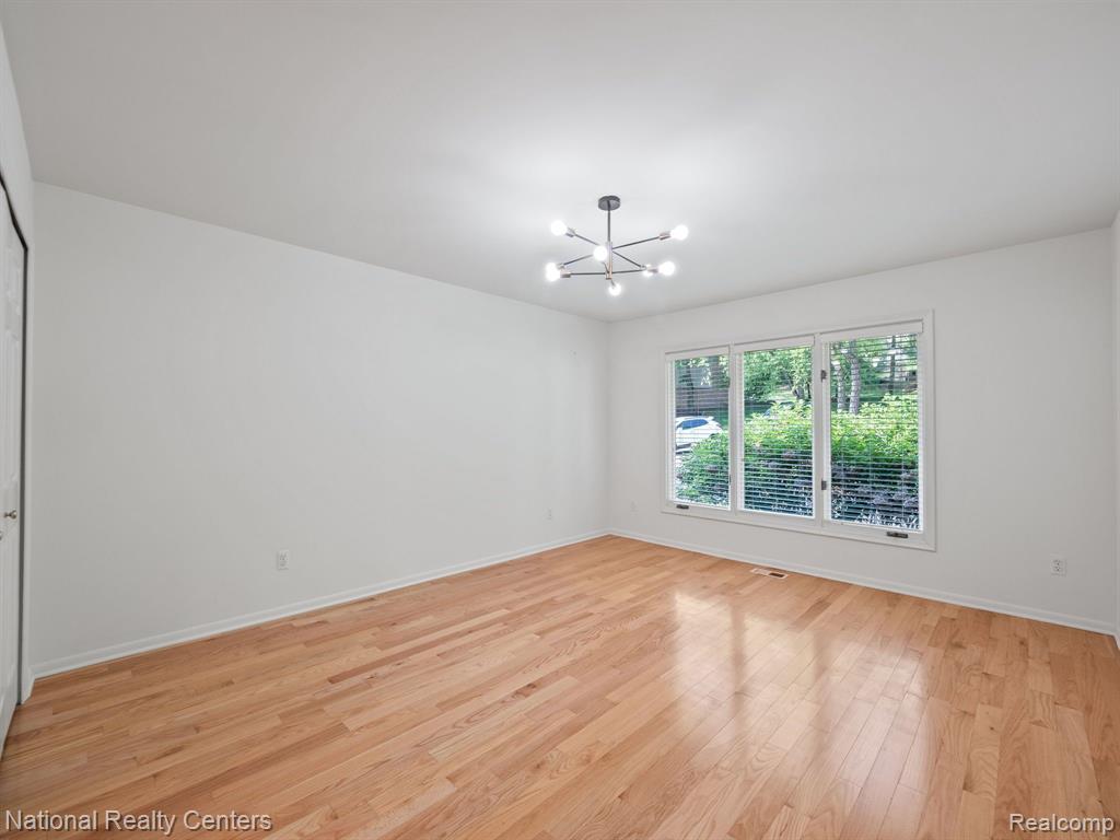 4888 WOODCLIFF HILL Road, West Bloomfield, MI 48323 — Photo 32