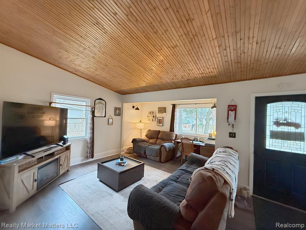 6307 Springdale Boulevard, Grand Blanc, MI 48439 — Photo 3
