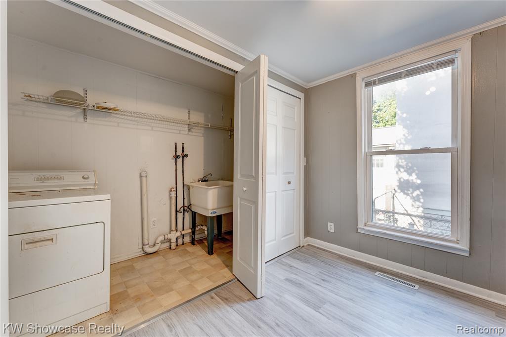 3033 Cass Lake Avenue, Keego Harbor, MI 48320 — Photo 13