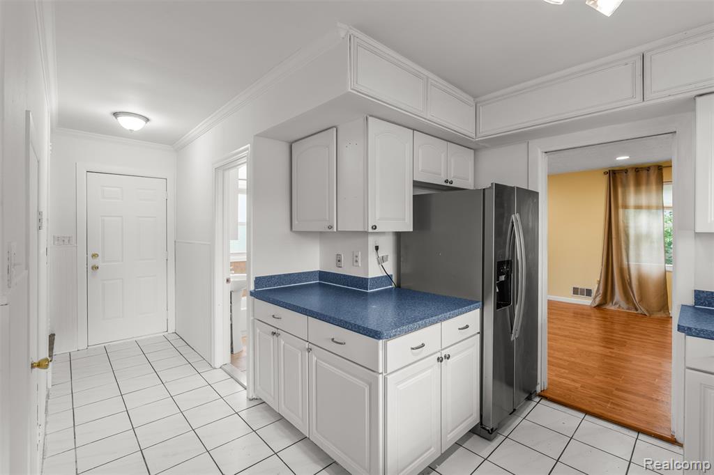 750 W Square Lake Road, Troy, MI 48098 — Photo 18