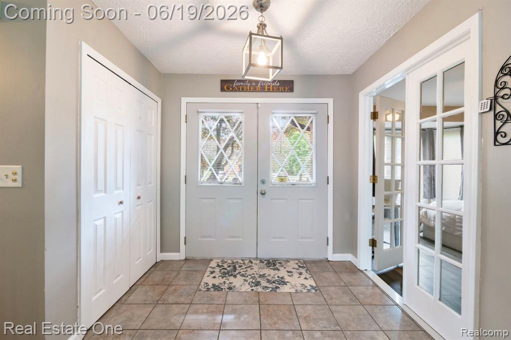 5277 Waterview Drive, West Bloomfield, MI 48323 — Photo 7