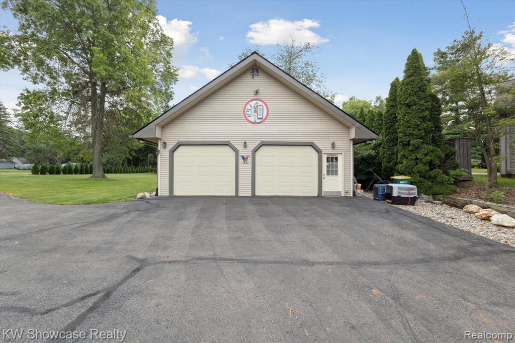 42494 E Huron River Drive, Belleville, MI 48111 — Photo 43