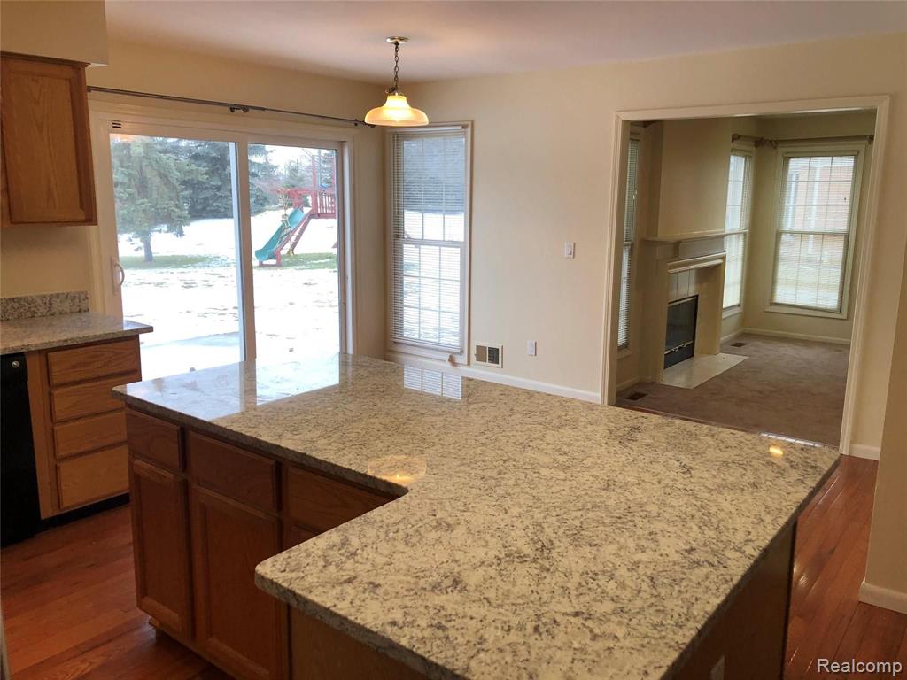 45373 SEABROOK, Canton, MI 48188 — Photo 5