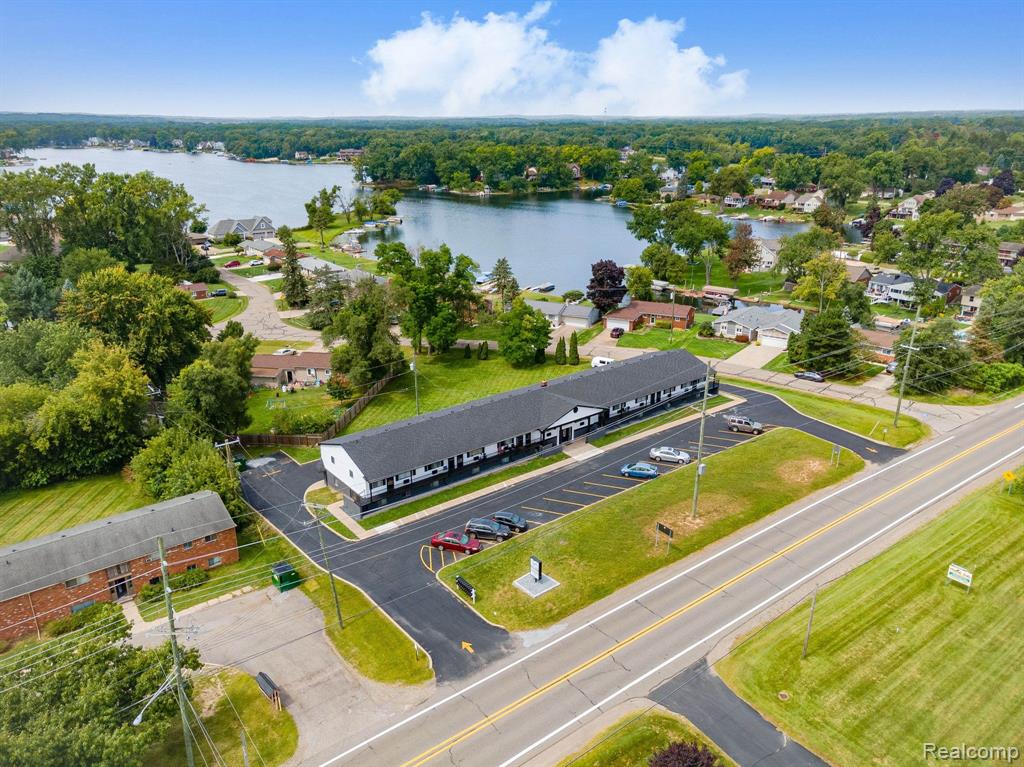 2475 S COMMERCE Road, Wolverine Lake, MI 48390 — Photo 2