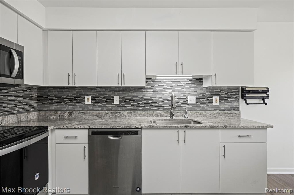 7451 Pebble Point, West Bloomfield, MI — Photo 14