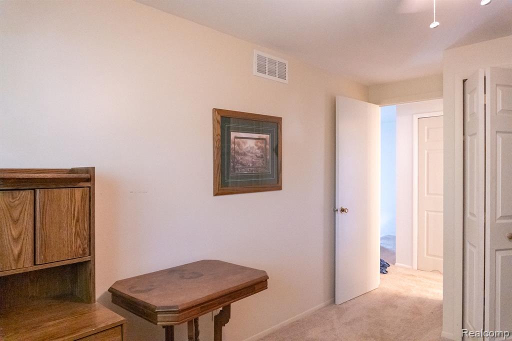8362 LAKEVIEW Drive, Ypsilanti, MI 48198 — Photo 21