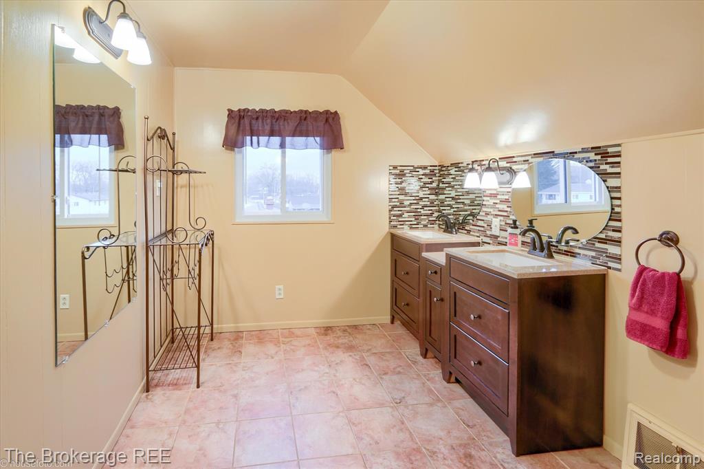 5107 Hartland Drive, Flint, MI 48506 — Photo 44