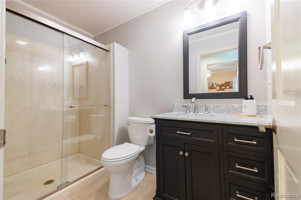 9422 Hawthorne Glen Drive, Grosse Ile, MI 48138 — Photo 32