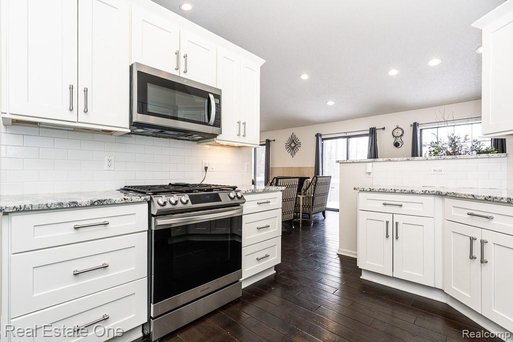 7086 Danbrooke Court, West Bloomfield, MI — Photo 13