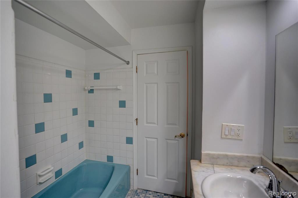 429 BELLA VISTA Drive, Grand Blanc, MI 48439 — Photo 22