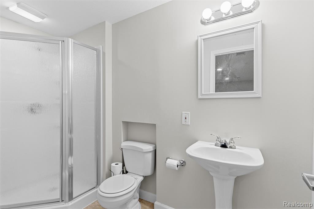 6323 Moonstone Drive, Grand Blanc, MI 48439 — Photo 45