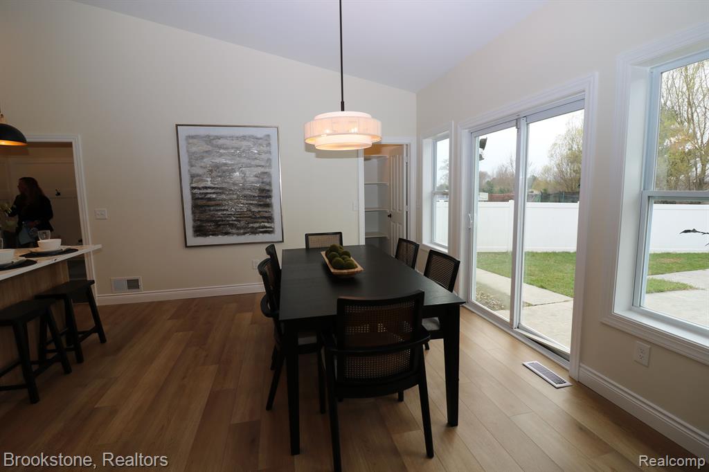 395 GENEVA Court, Howell, MI 48855 — Photo 7