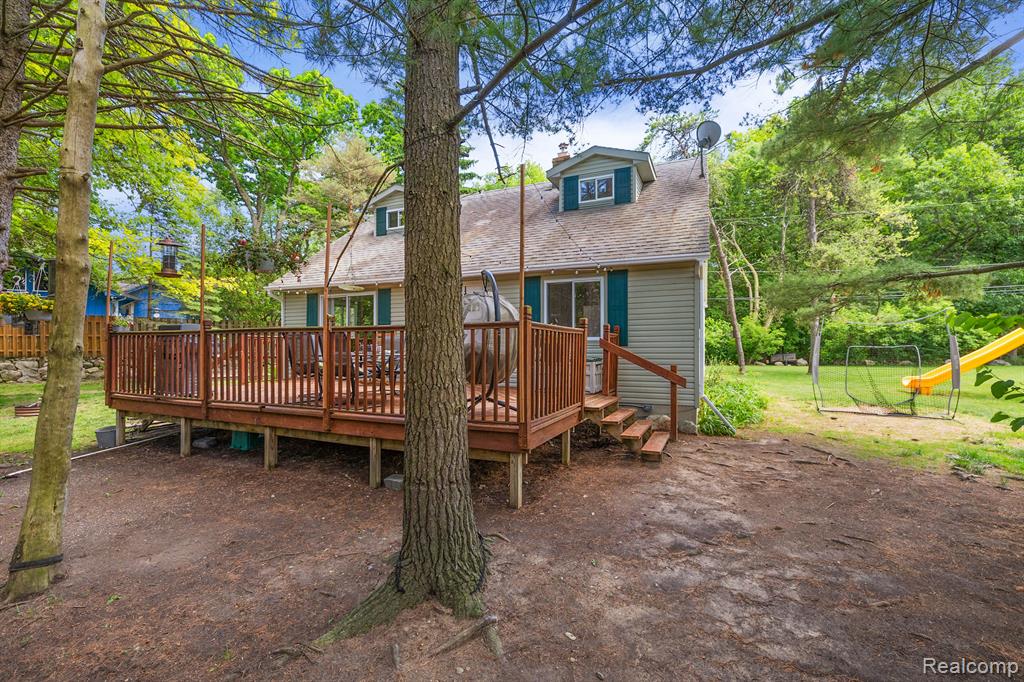 8110 W CIRCLE Drive, Clarkston, MI 48348 — Photo 39