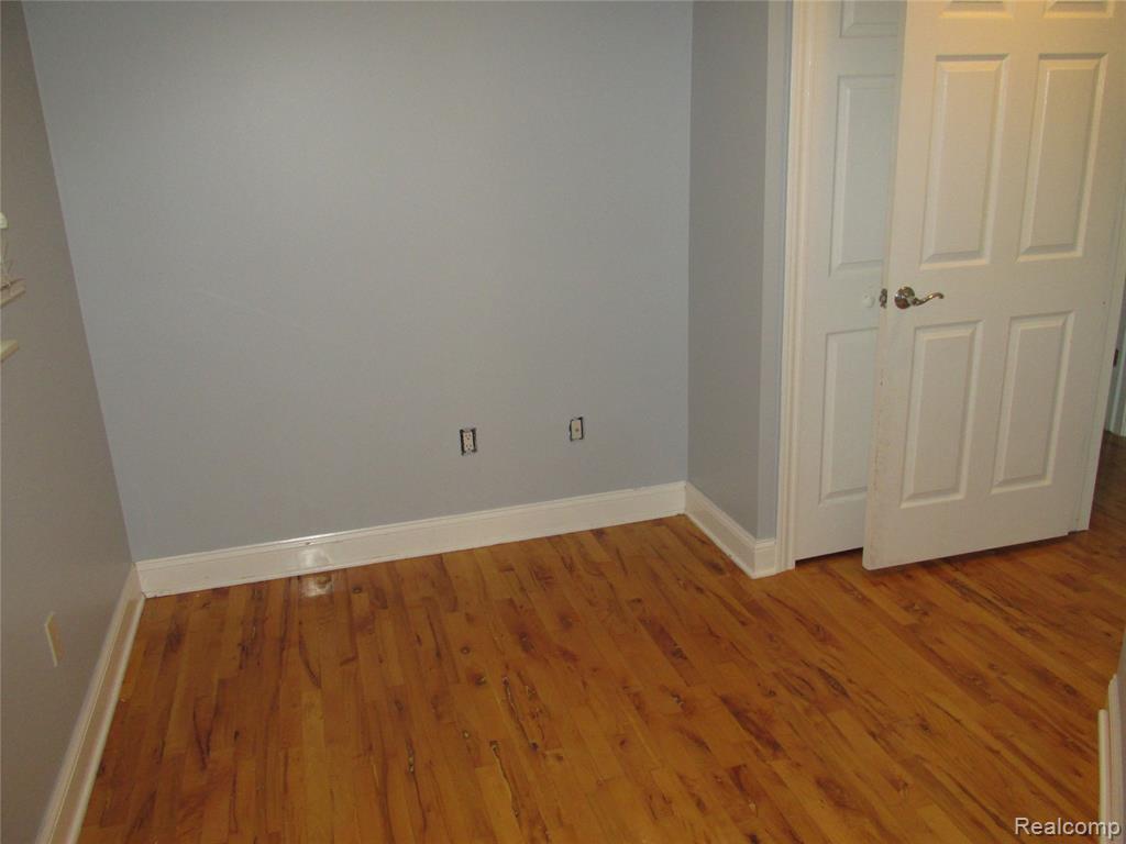 984 E Mahan Avenue, Hazel Park, MI 48030 — Photo 16