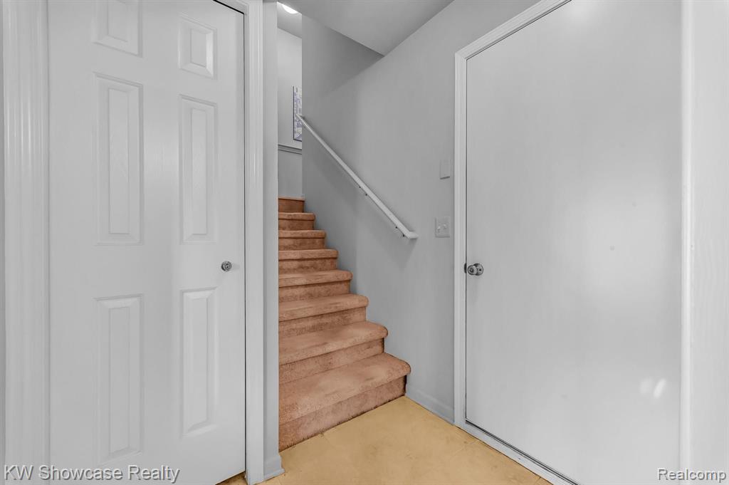 432 CHERRY ORCHARD Road, Canton, MI 48188 — Photo 46