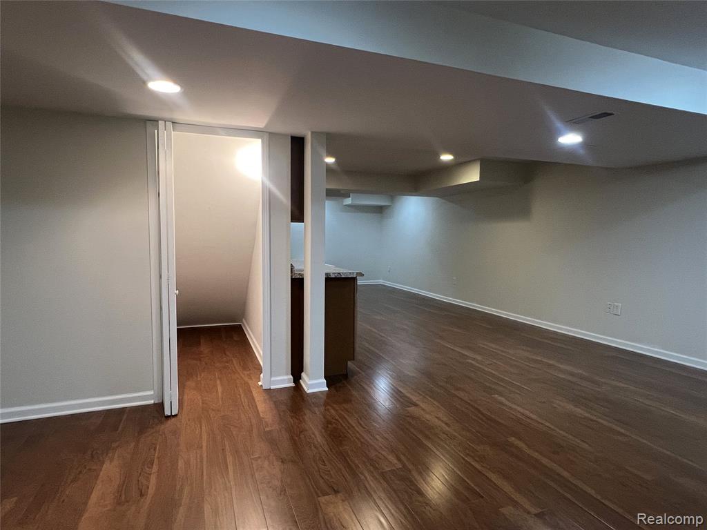 6161 Elarz Drive, Troy, MI 48085 — Photo 21