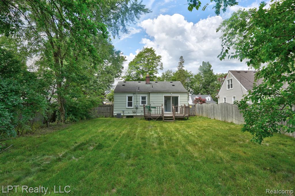 23038 Violet Street, Farmington, MI 48336 — Photo 27