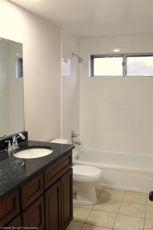 6586 CARRIAGE HILLS Drive, Canton, MI 48187 — Photo 18