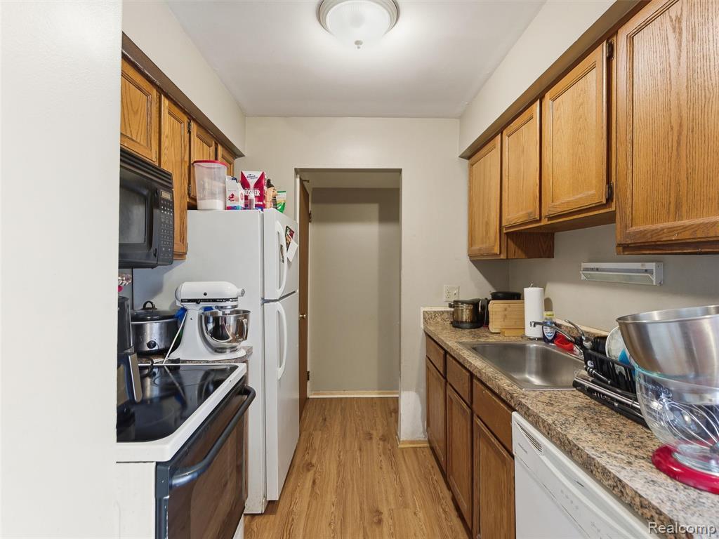 8207 Dartmouth Avenue, Warren, MI 48093 — Photo 8
