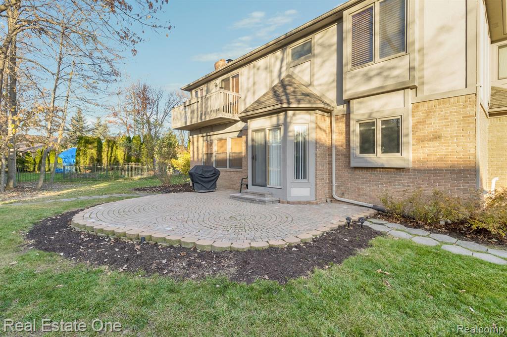 43581 NAVES Court, Clinton Twp, MI 48038 — Photo 5