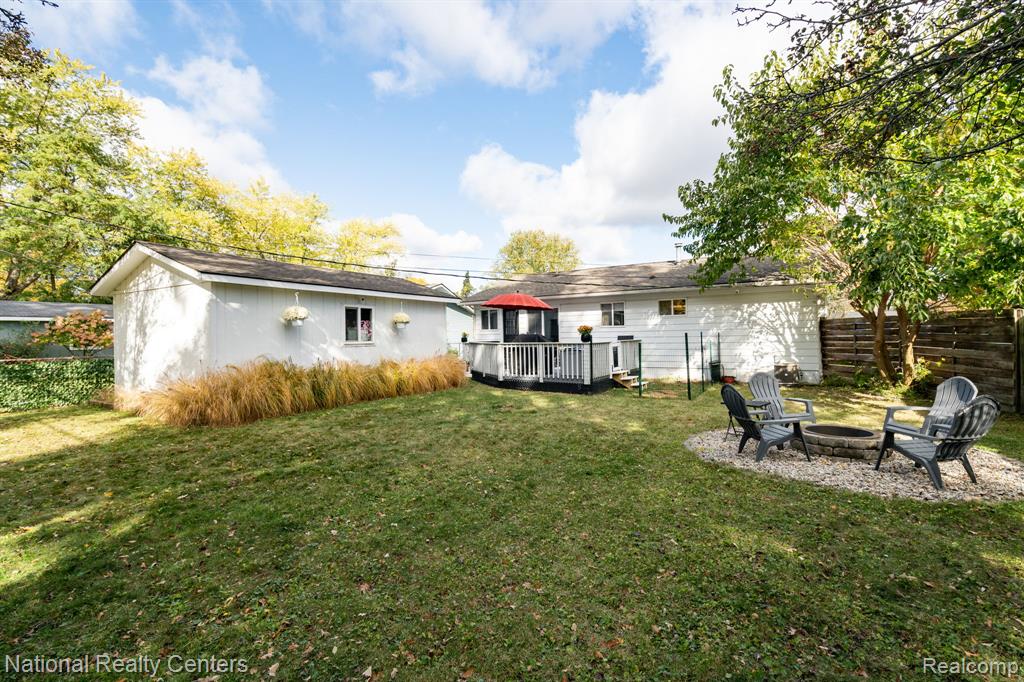 2825 Wall Street, Keego Harbor, MI 48320 — Photo 33