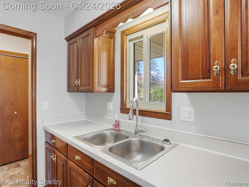 49301 Schoenherr Road, Shelby Twp, MI 48315 — Photo 9