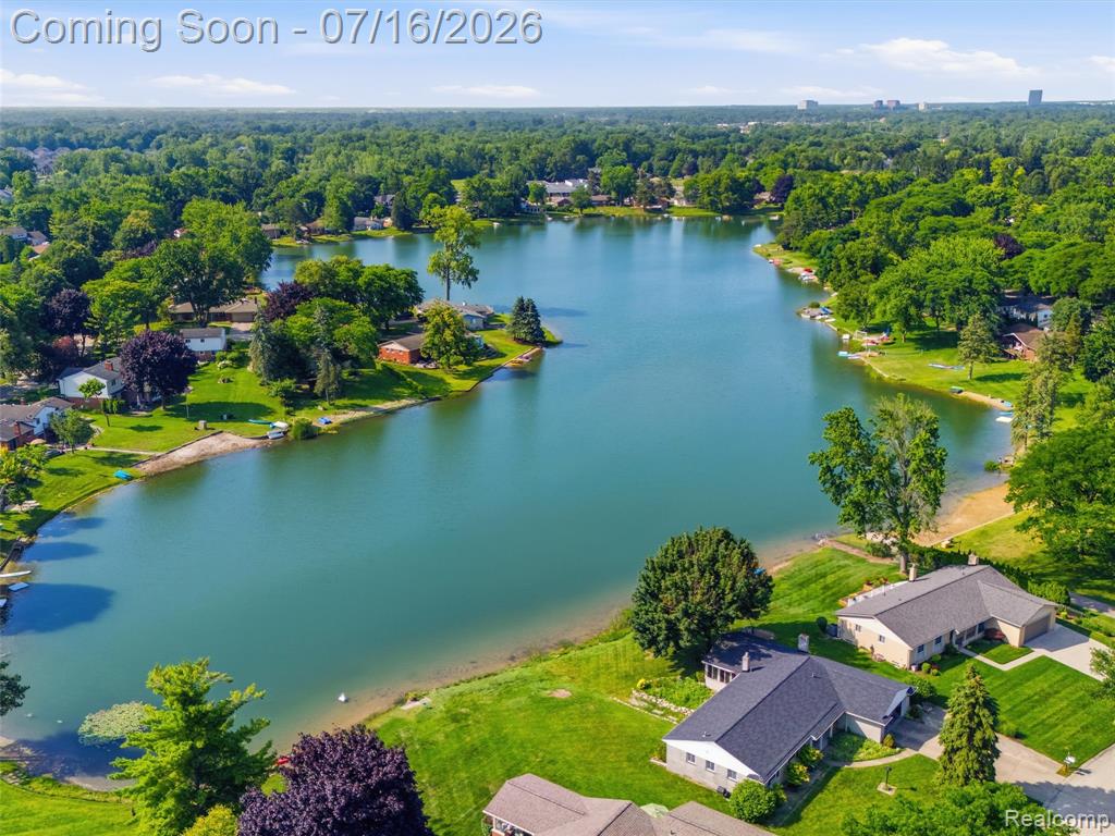 6229 Sandshores Drive, Troy, MI 48085 — Photo 2
